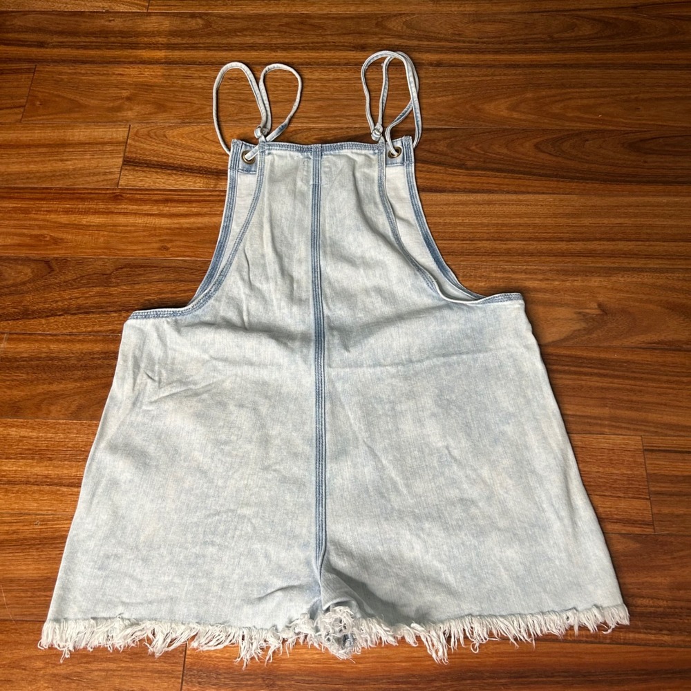 Aerie Light Wash Denim relaxed Shortalls Frayed Hem Adjustable Straps M - Picture 6 of 9